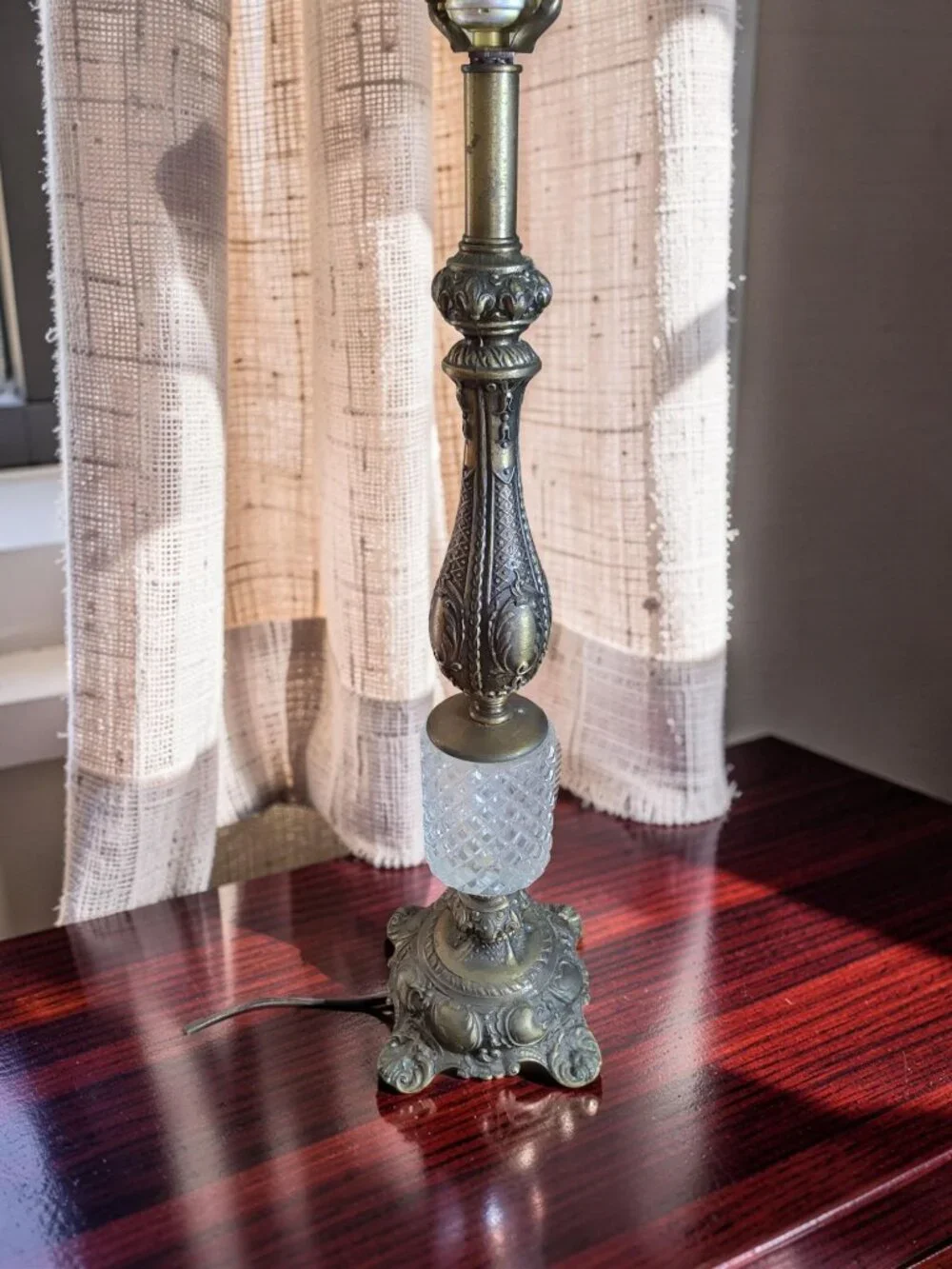 Vintage Cambridge Brass/Glass Scrollwork Base Banquet Table Lamp.